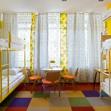 Press אכסניה *