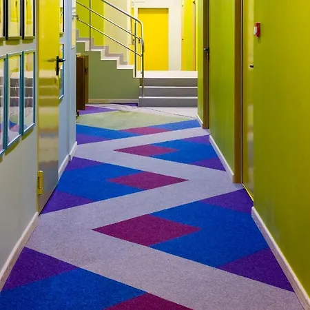 Press אכסניה *