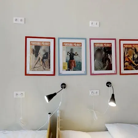 Press אכסניה ורשה