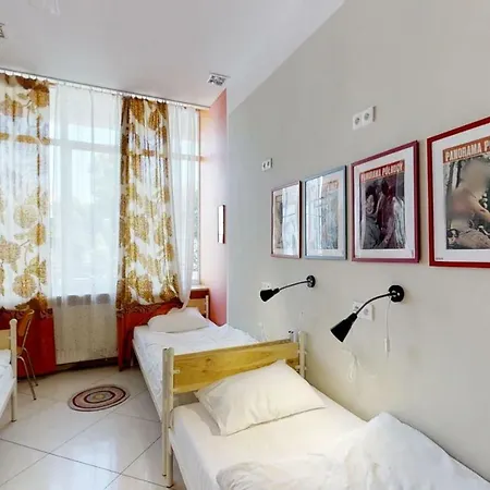 Press אכסניה *