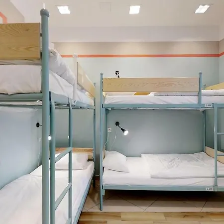 אכסניה Press *