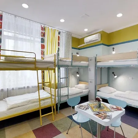 Press אכסניה ורשה