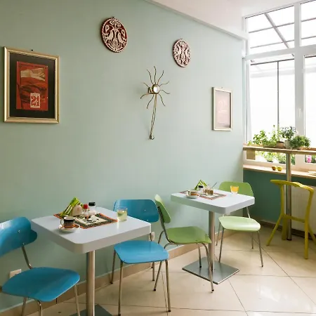 Press אכסניה *